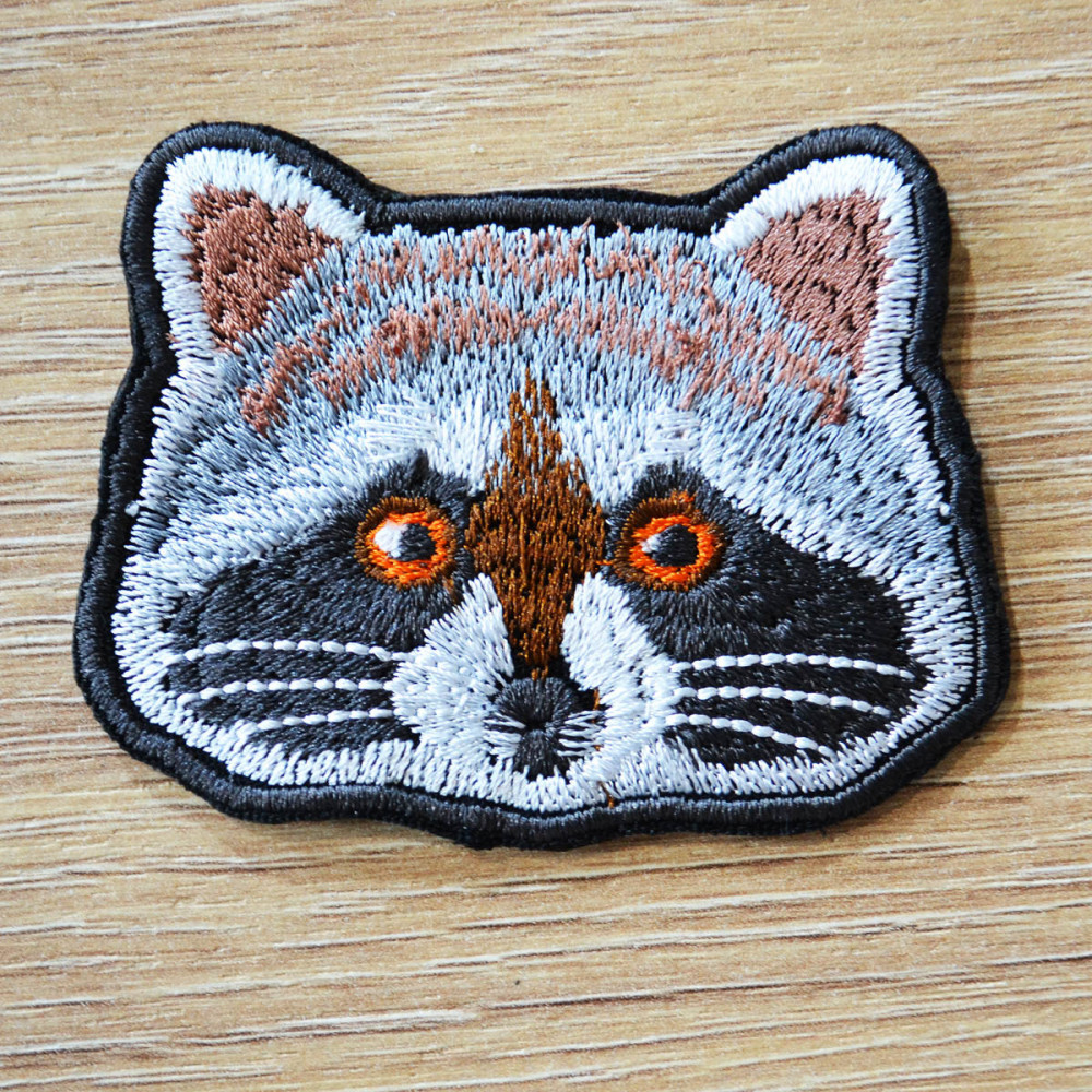 качественная тонкая вышивка енота