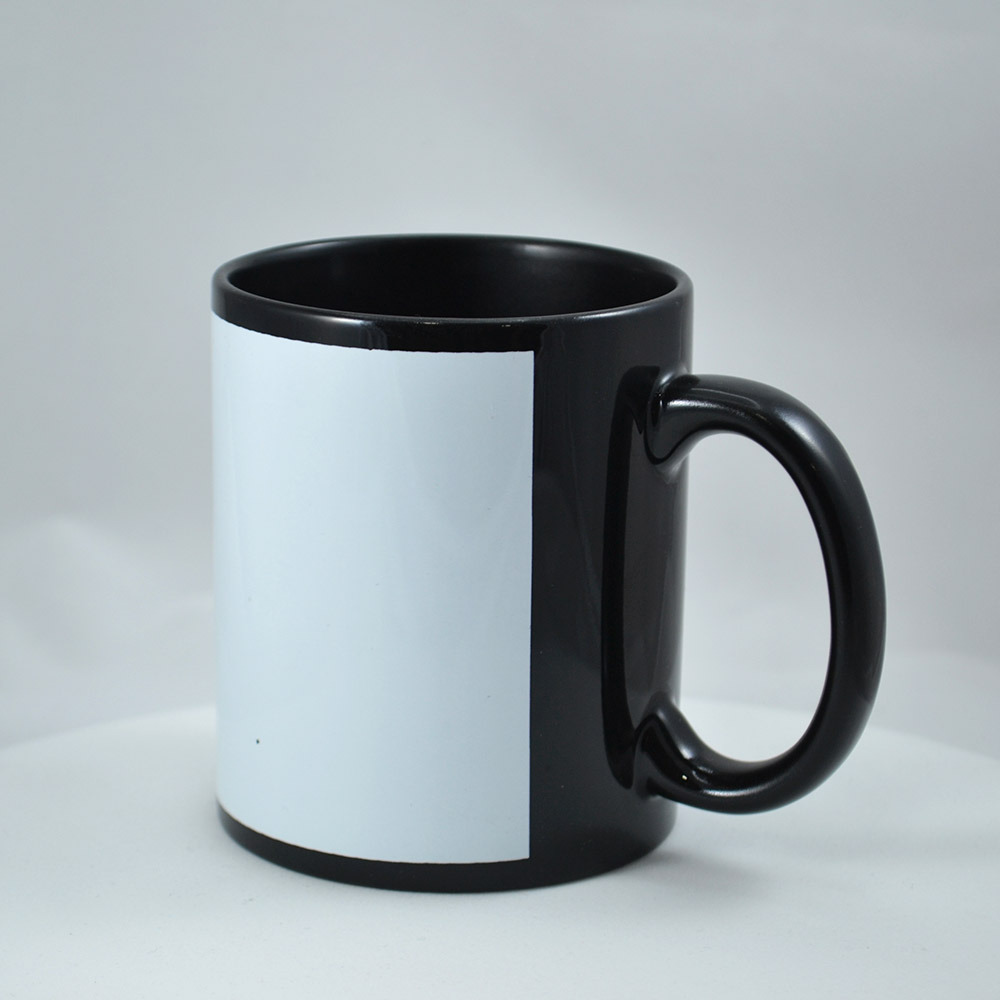 Печать на цветной кружке с белым полем