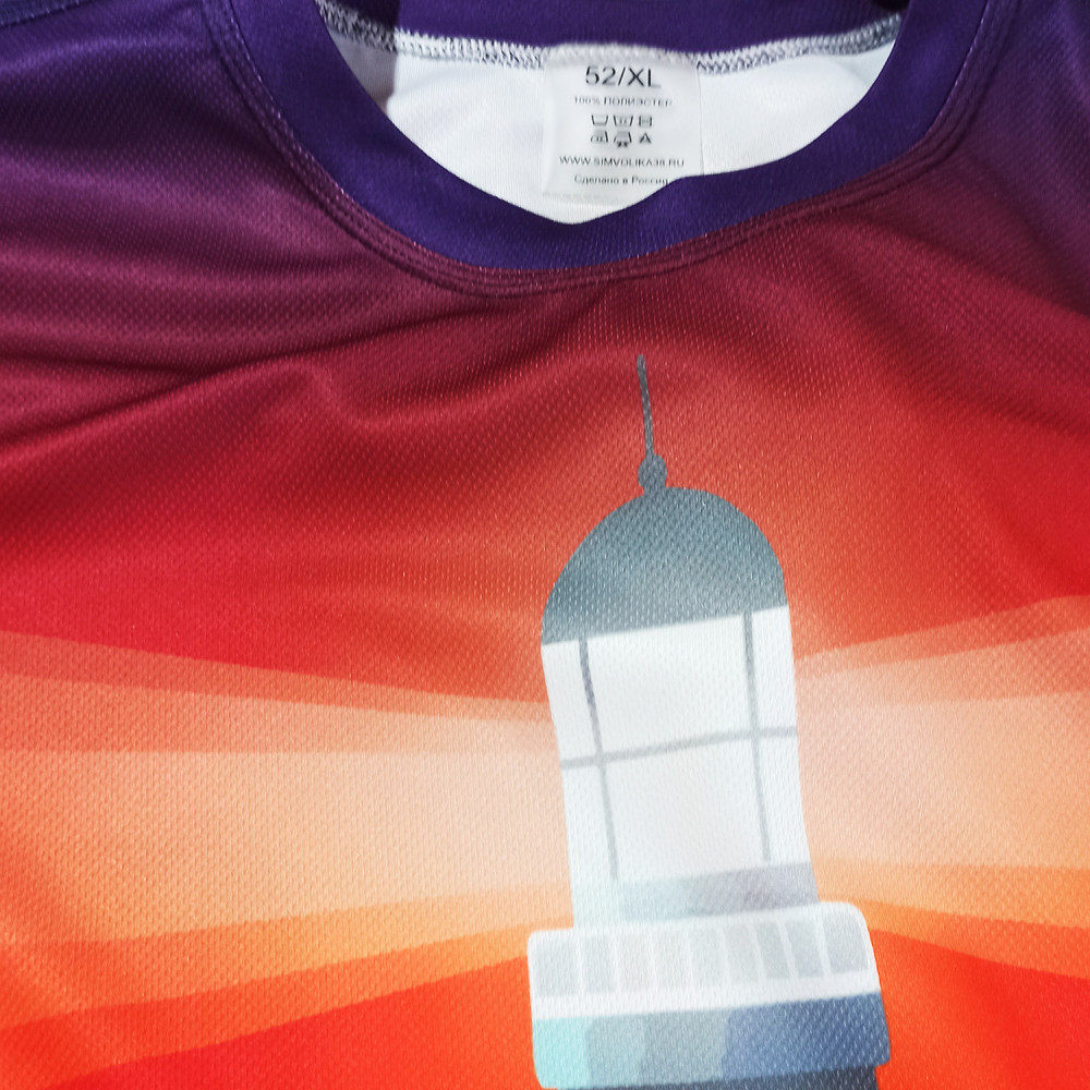 футболка с принтом крупно