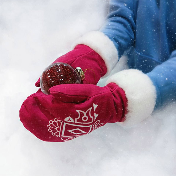 Красные варежки с принтом