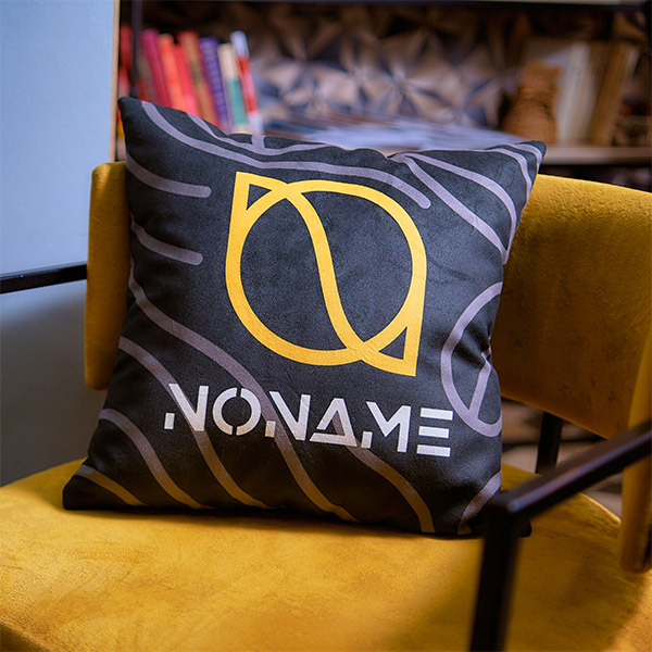 Жёлтая подушка с логотипом